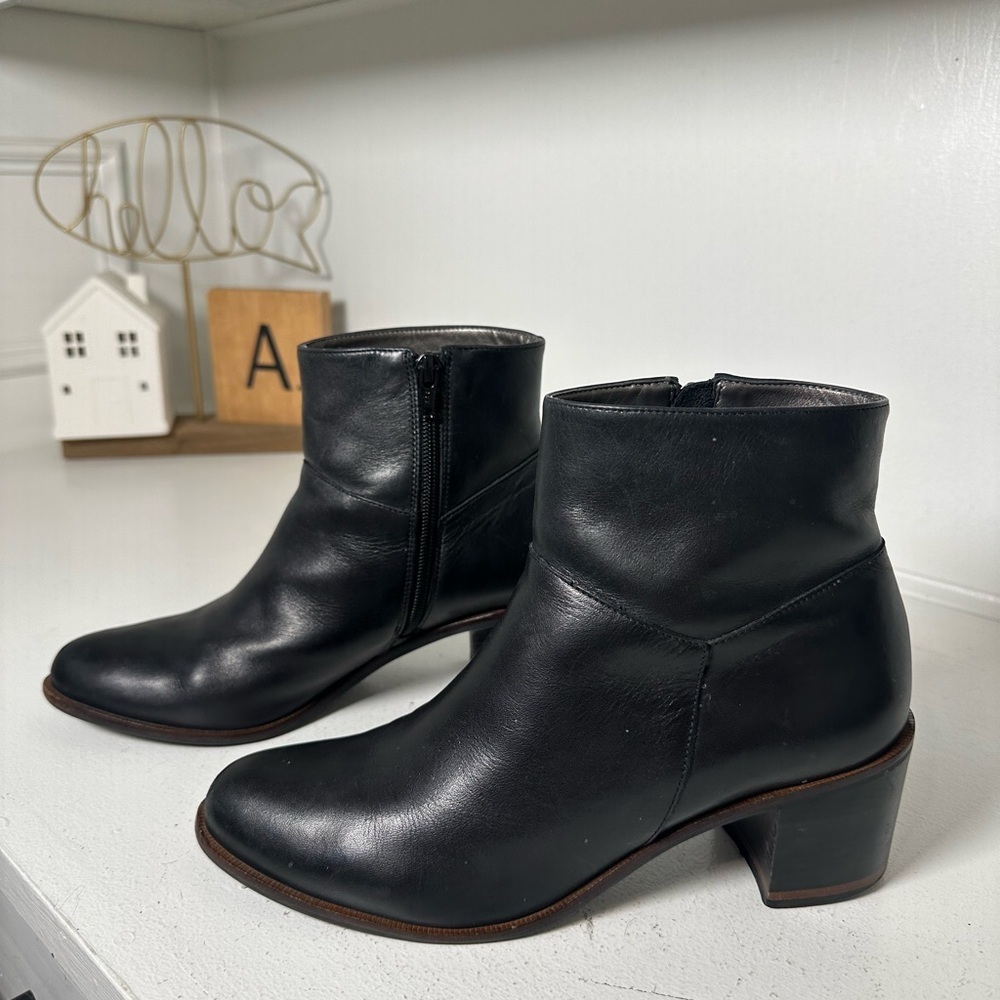 Talbots Women’s 8.5M Black Leather Ankle Boot Classic Zip Booties Made in Brazil
